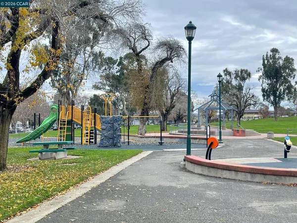 $2,000 | 25 Baldwin Street, Vallejo, CA 94590