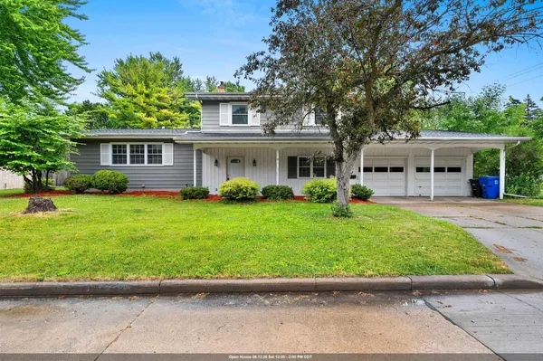 $319,900 | 1618 South Riverdale Drive, Appleton, WI 54914