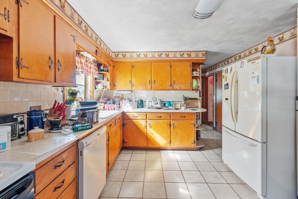 38 Garnet Street Worcester, MA 01607 - Photo 13 of 21