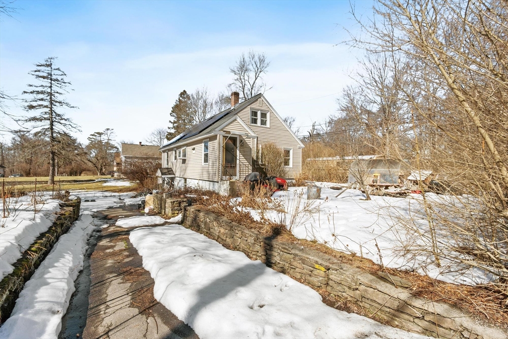 38 Garnet Street Worcester, MA 01607 - Photo 4 of 21