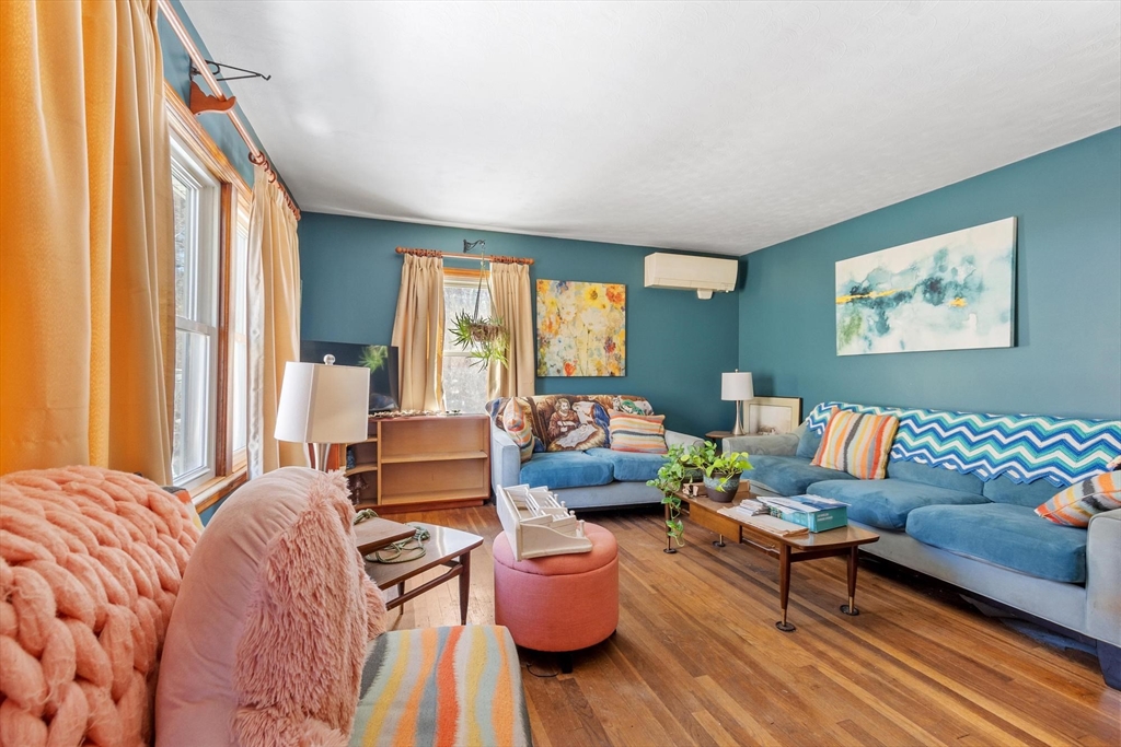 38 Garnet Street Worcester, MA 01607 - Photo 5 of 21