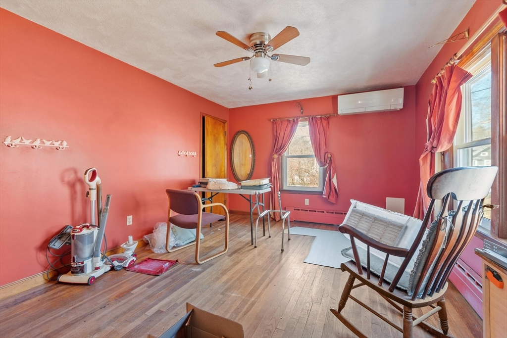 38 Garnet Street Worcester, MA 01607 - Photo 8 of 21