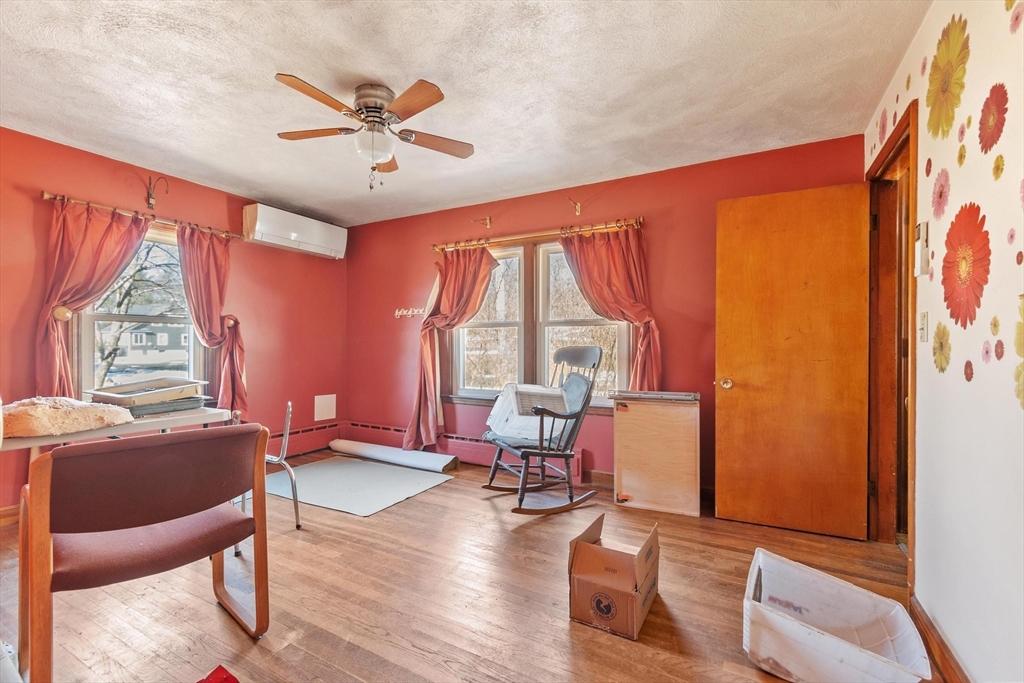 38 Garnet Street Worcester, MA 01607 - Photo 9 of 21