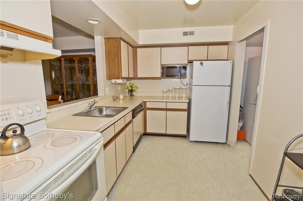 27264 Evergreen Road Lathrup Village, MI 48076 - Photo 7 of 22