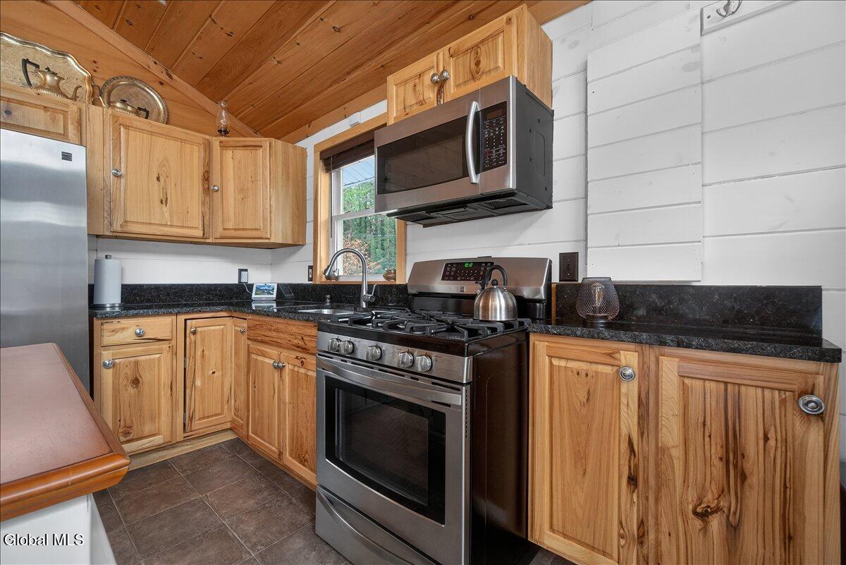 12 Minder Road Corinth, NY 12822 - Photo 5 of 35 17-12 Minder Rd-17