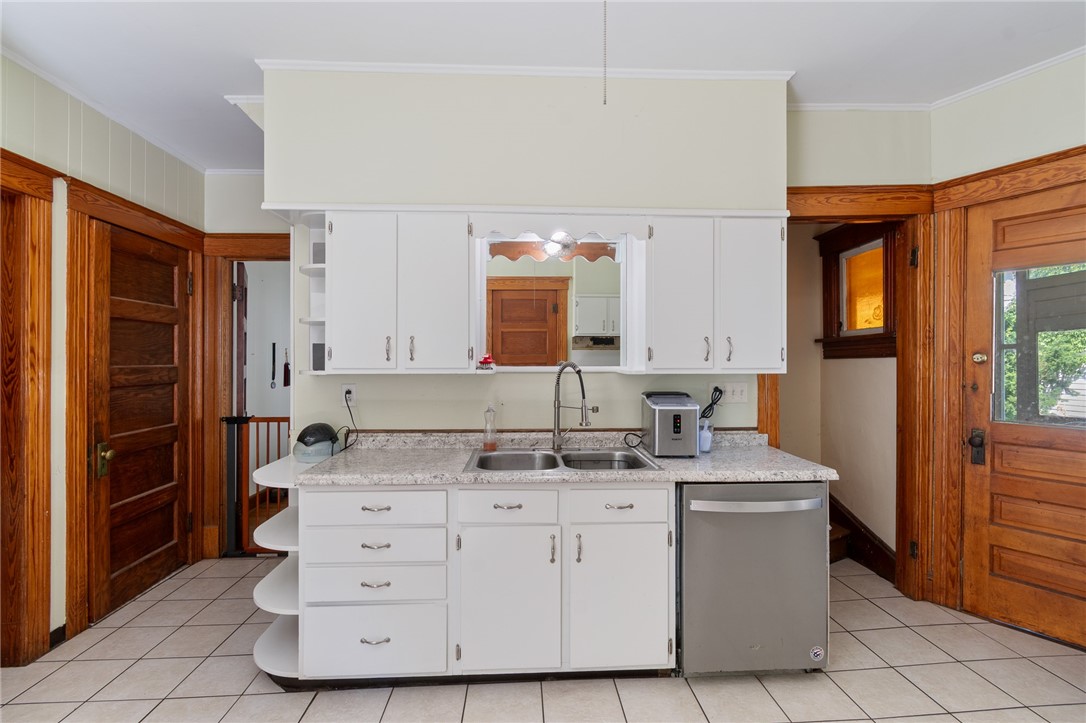 1960 Ridge Road Ontario, NY 14519 - Photo 22 of 43 THE KITCHEN - PLENTY OF ROOM FR ALL!