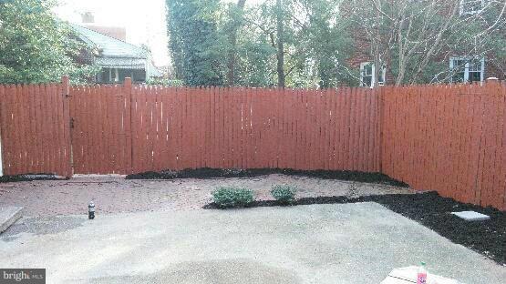 301 East Braddock Road Alexandria, VA 22301 - Photo 21 of 29 a backyard of a house