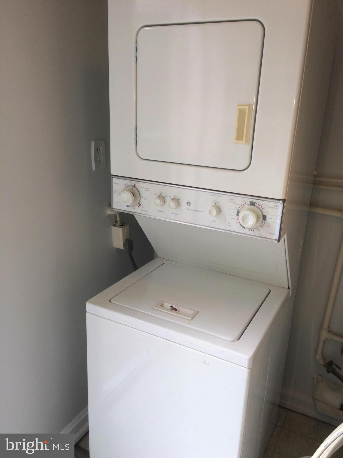 301 East Braddock Road Alexandria, VA 22301 - Photo 10 of 29 a utility room with dryer and washer