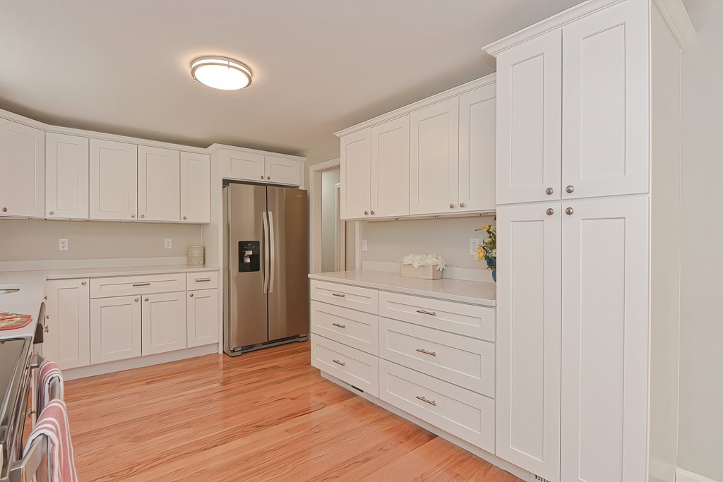 170 Flanders Road Westborough, MA 01581 - Photo 5 of 41 Gallery Image 5