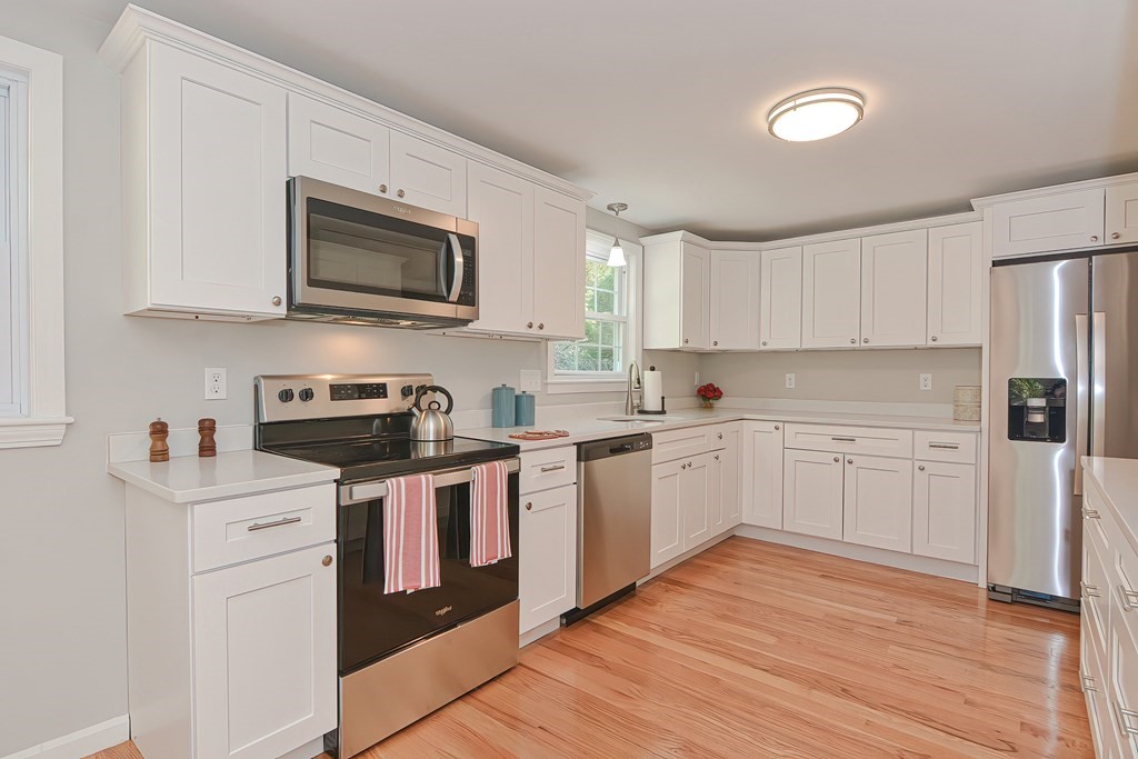 170 Flanders Road Westborough, MA 01581 - Photo 7 of 41 Gallery Image 7