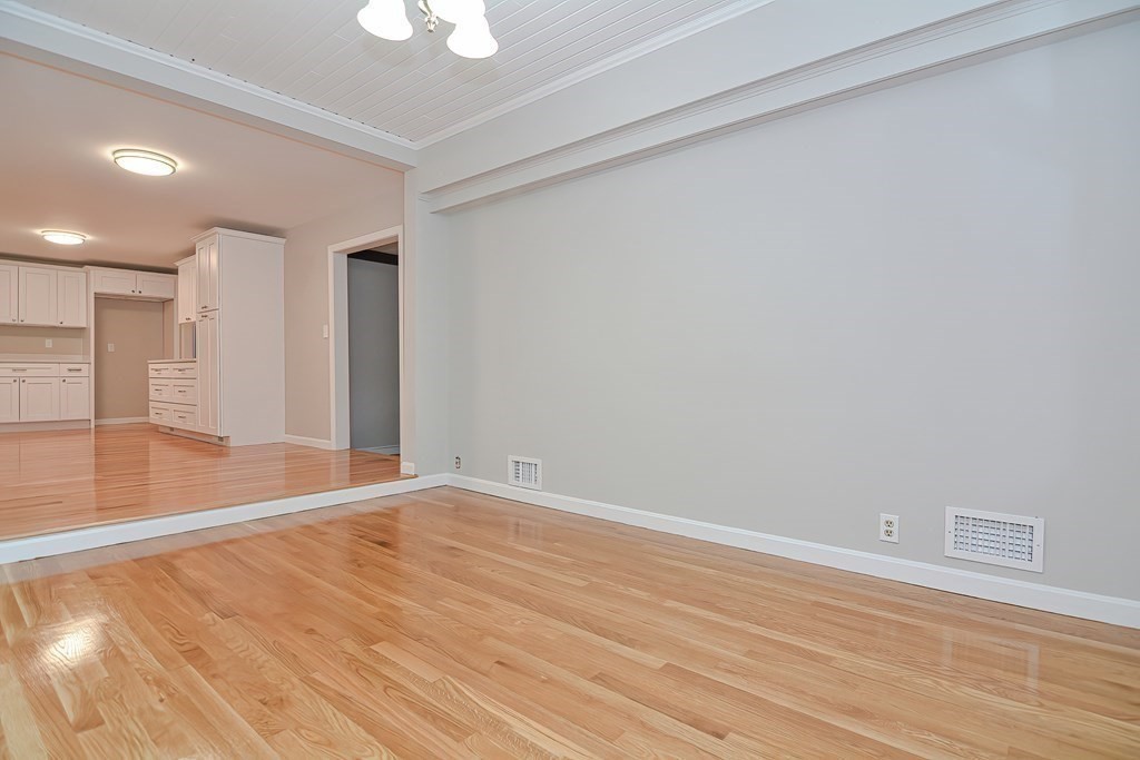 170 Flanders Road Westborough, MA 01581 - Photo 9 of 41 Gallery Image 9