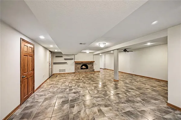 $830,000 | 6409 Clinton County Line Road, Trimble, MO 64492