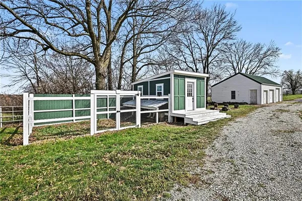 $830,000 | 6409 Clinton County Line Road, Trimble, MO 64492