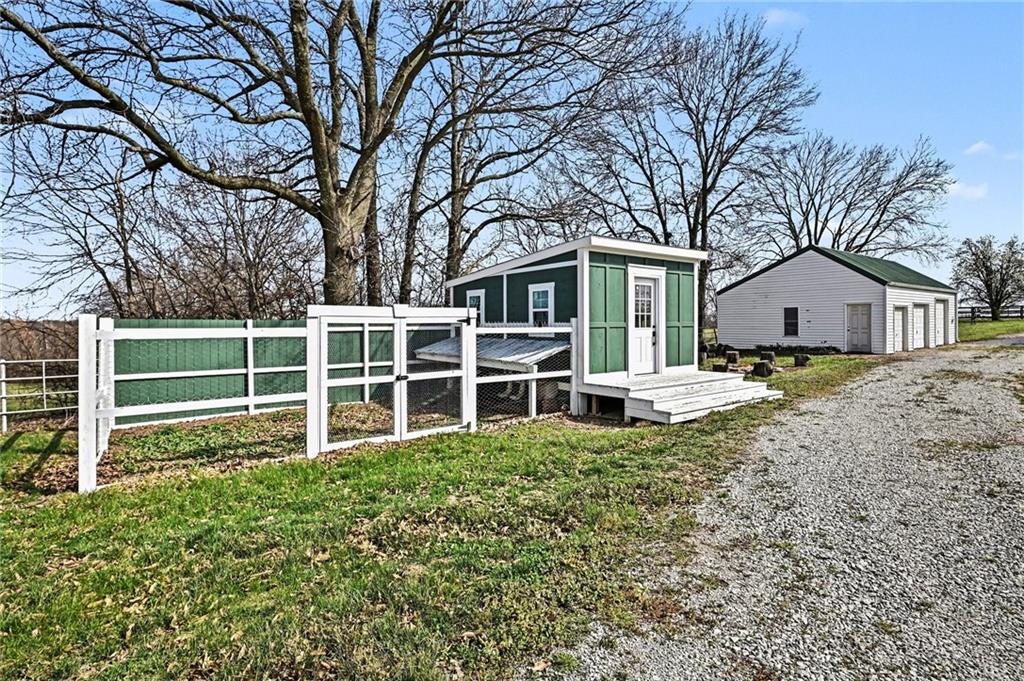 6409 Clinton County Line Road Trimble, MO 64492 - Photo 37 of 43