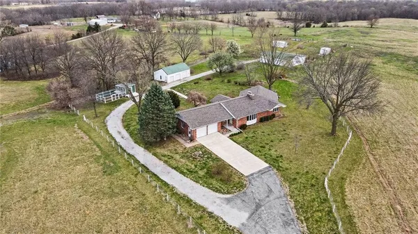 $830,000 | 6409 Clinton County Line Road, Trimble, MO 64492