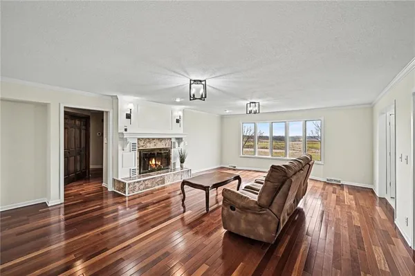 $830,000 | 6409 Clinton County Line Road, Trimble, MO 64492