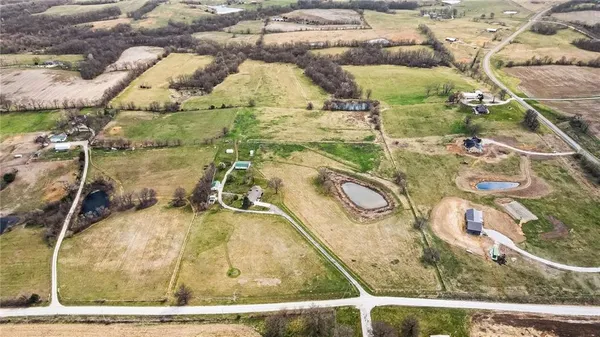 $830,000 | 6409 Clinton County Line Road, Trimble, MO 64492