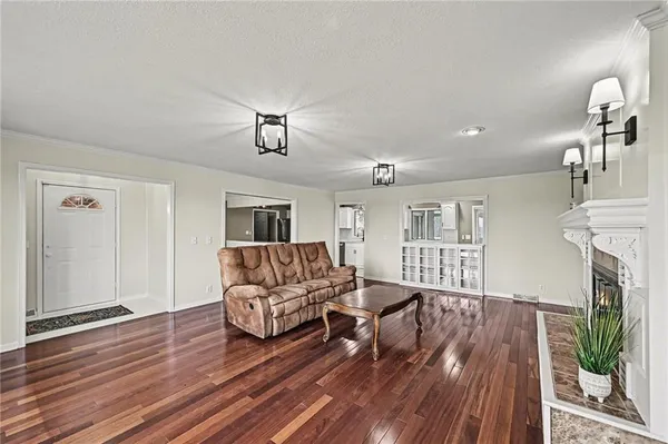 $830,000 | 6409 Clinton County Line Road, Trimble, MO 64492