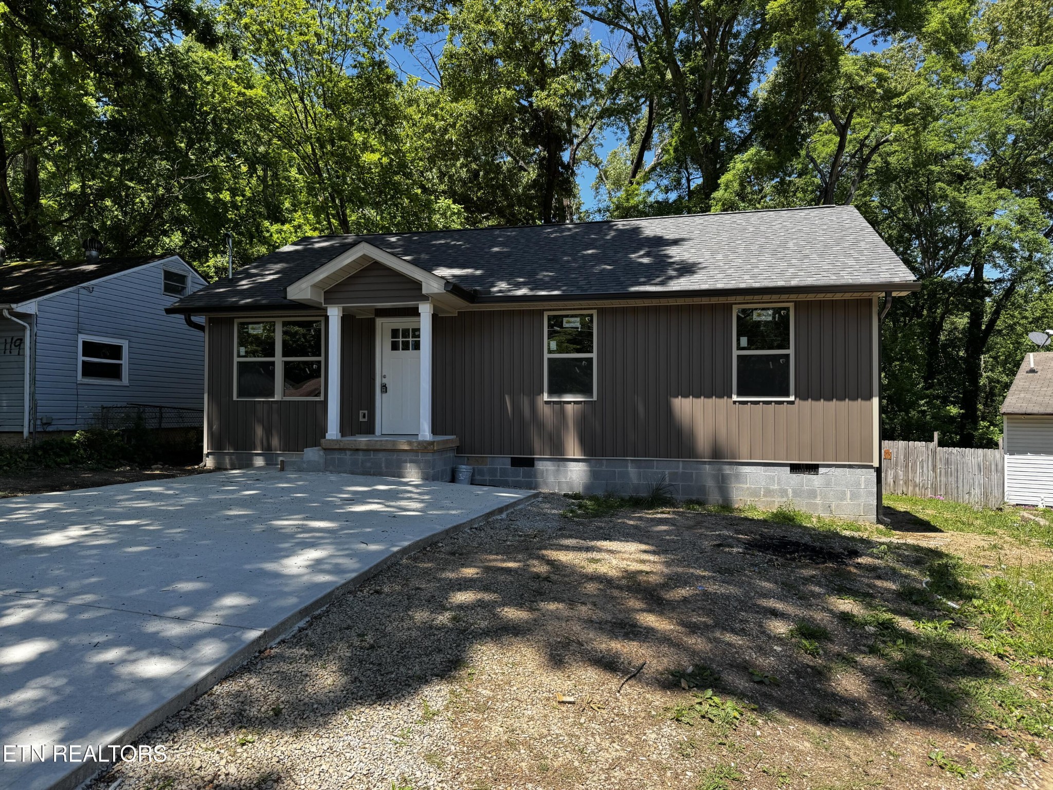 121 Jonathan Lane Oak Ridge, TN 37830 - Photo 2 of 12 Gallery Image 2