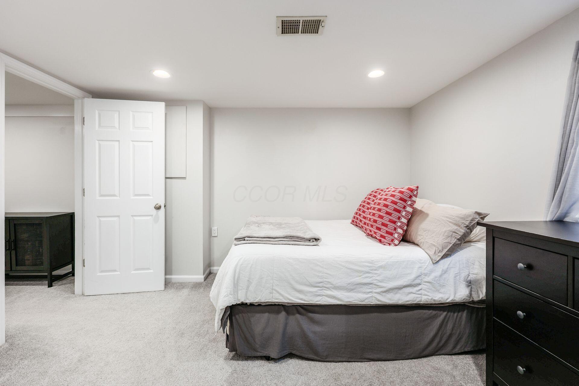 2486 Cranford Road Columbus, OH 43221 - Photo 25 of 35 LL Bedroom 4
