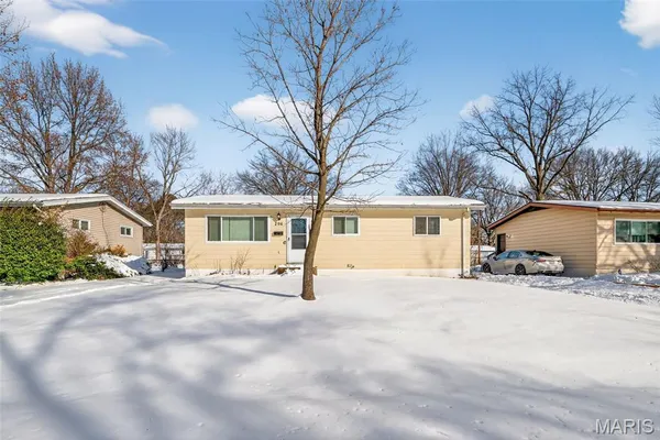$109,900 | 296 Meadowcrest Drive, St. Louis, MO 63135