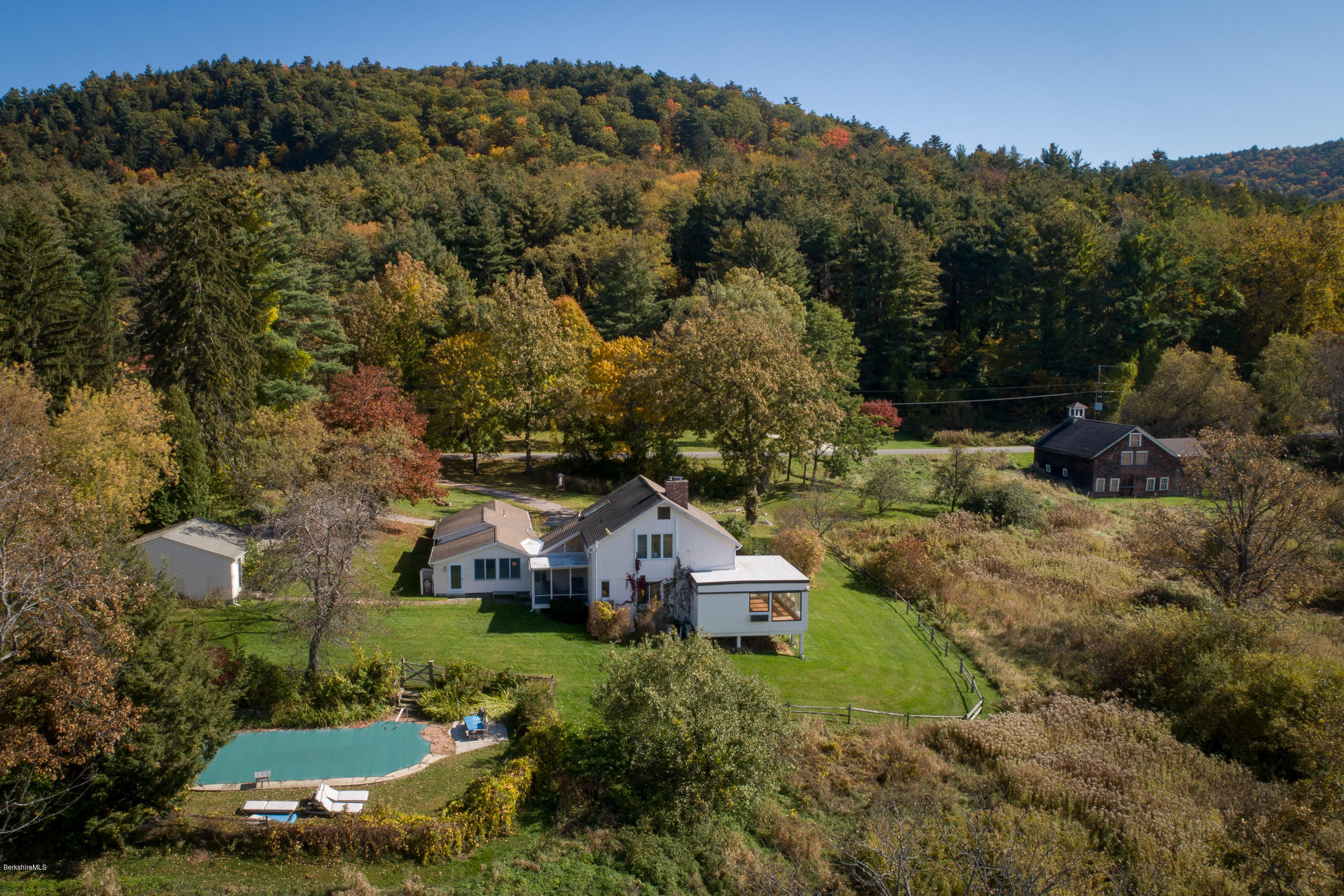 House, Barn, Pool, Garage