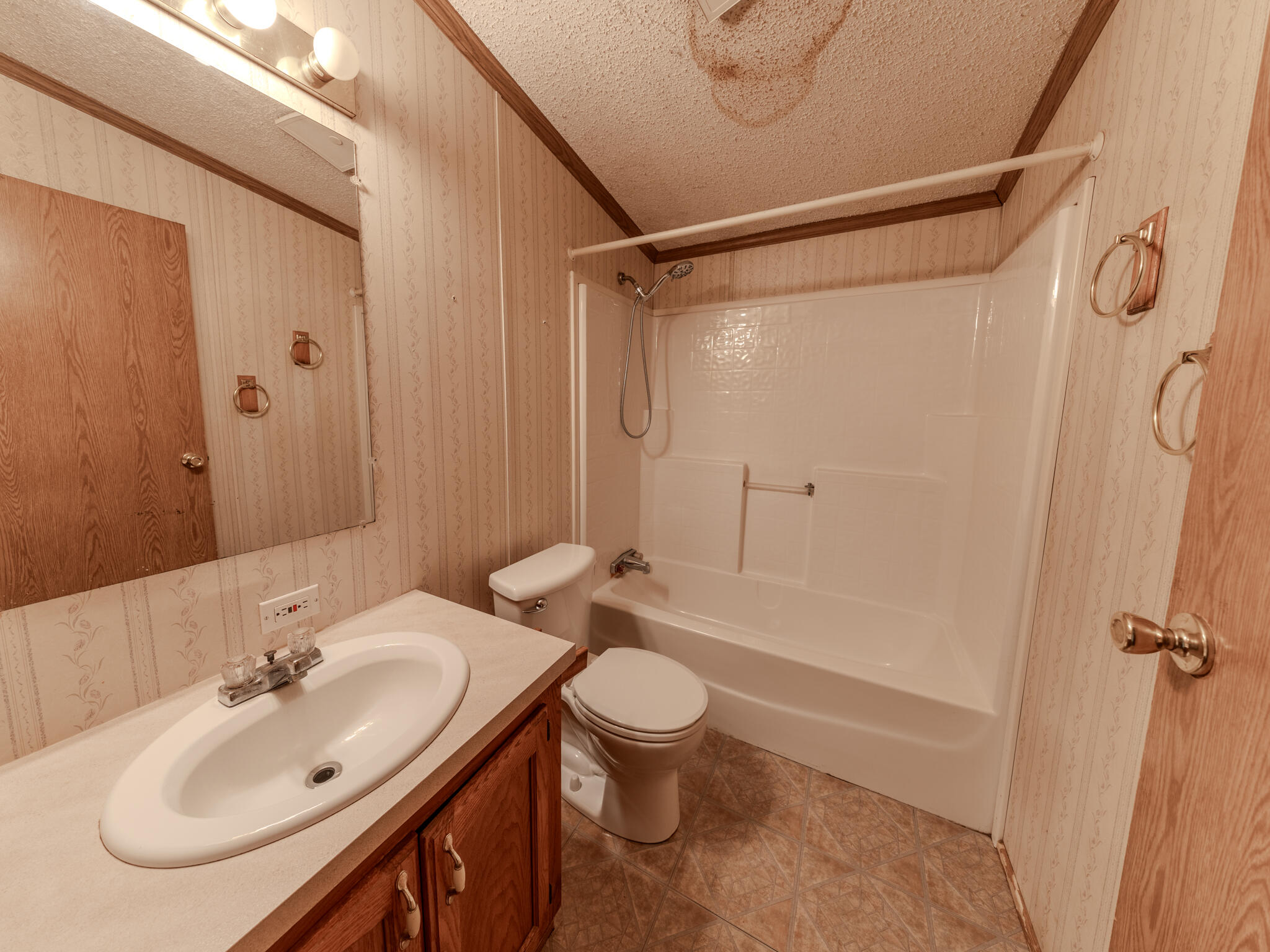 10848 Edgewood Drive Demotte, IN 46310 - Photo 9 of 17 2048x1536