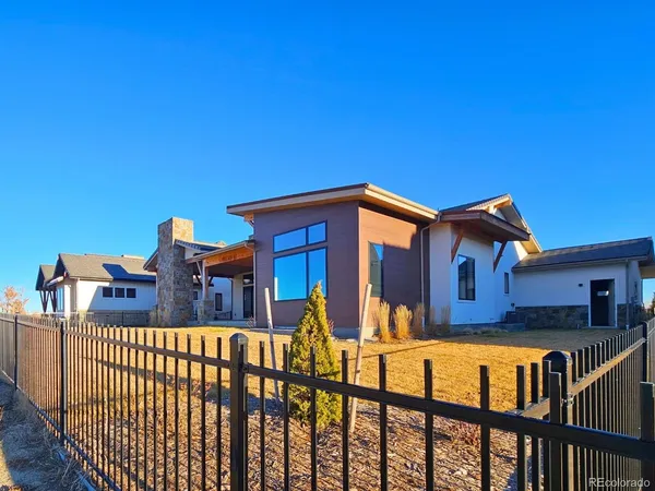 a house view with a outdoor space