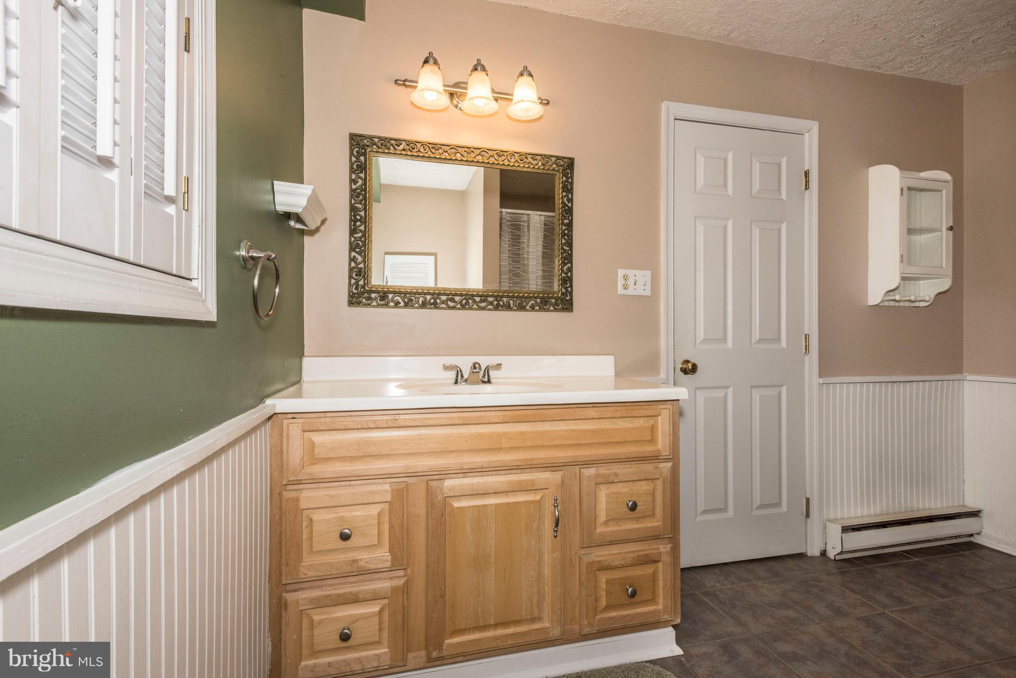 1004 Chapel Road New Windsor, MD 21776 - Photo 14 of 28 Bath
