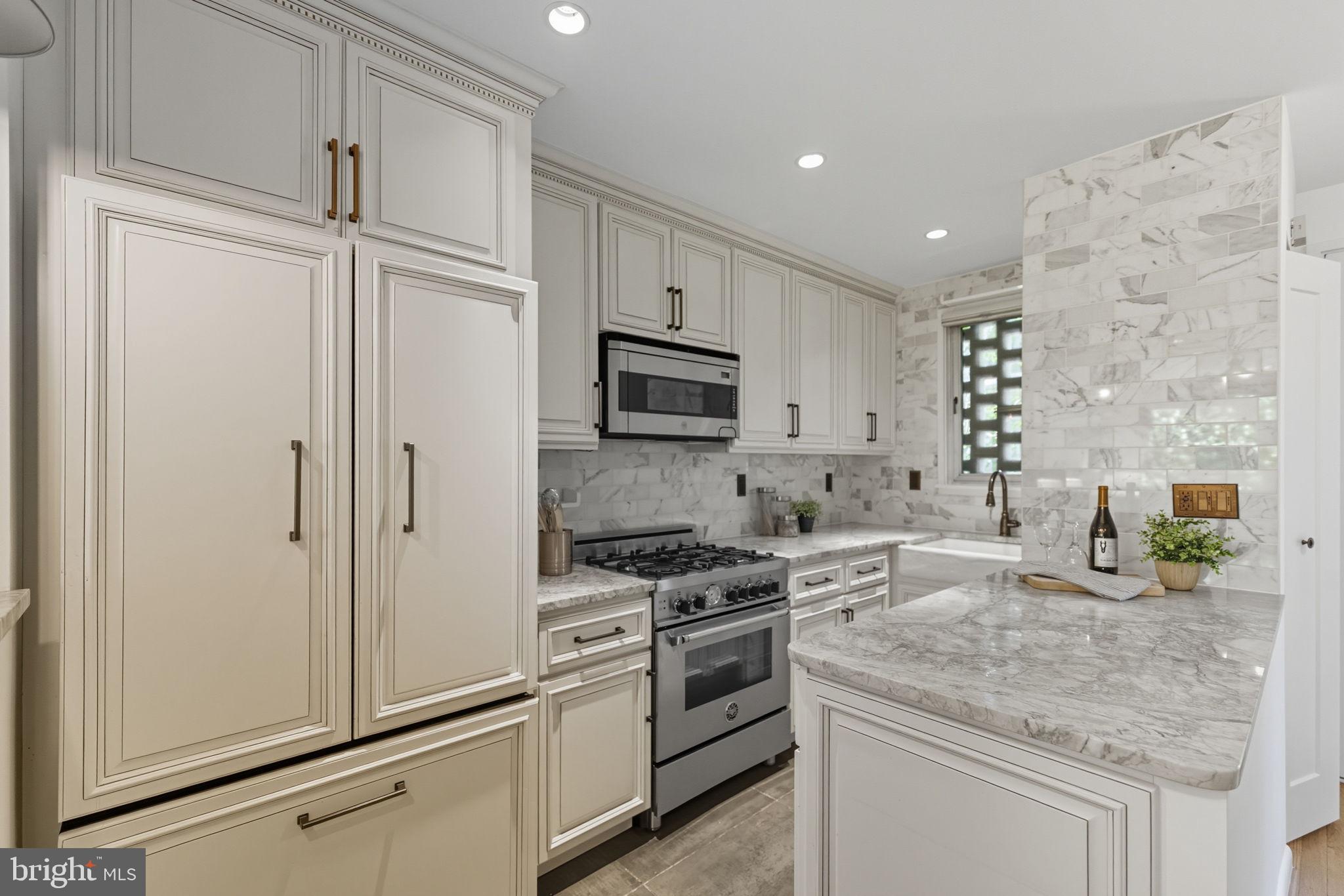 237 G Street Southwest, Unit 120 Washington, DC 20024 - Photo 8 of 31 Bosch 800 Series appliances and Bertuzzoni Range