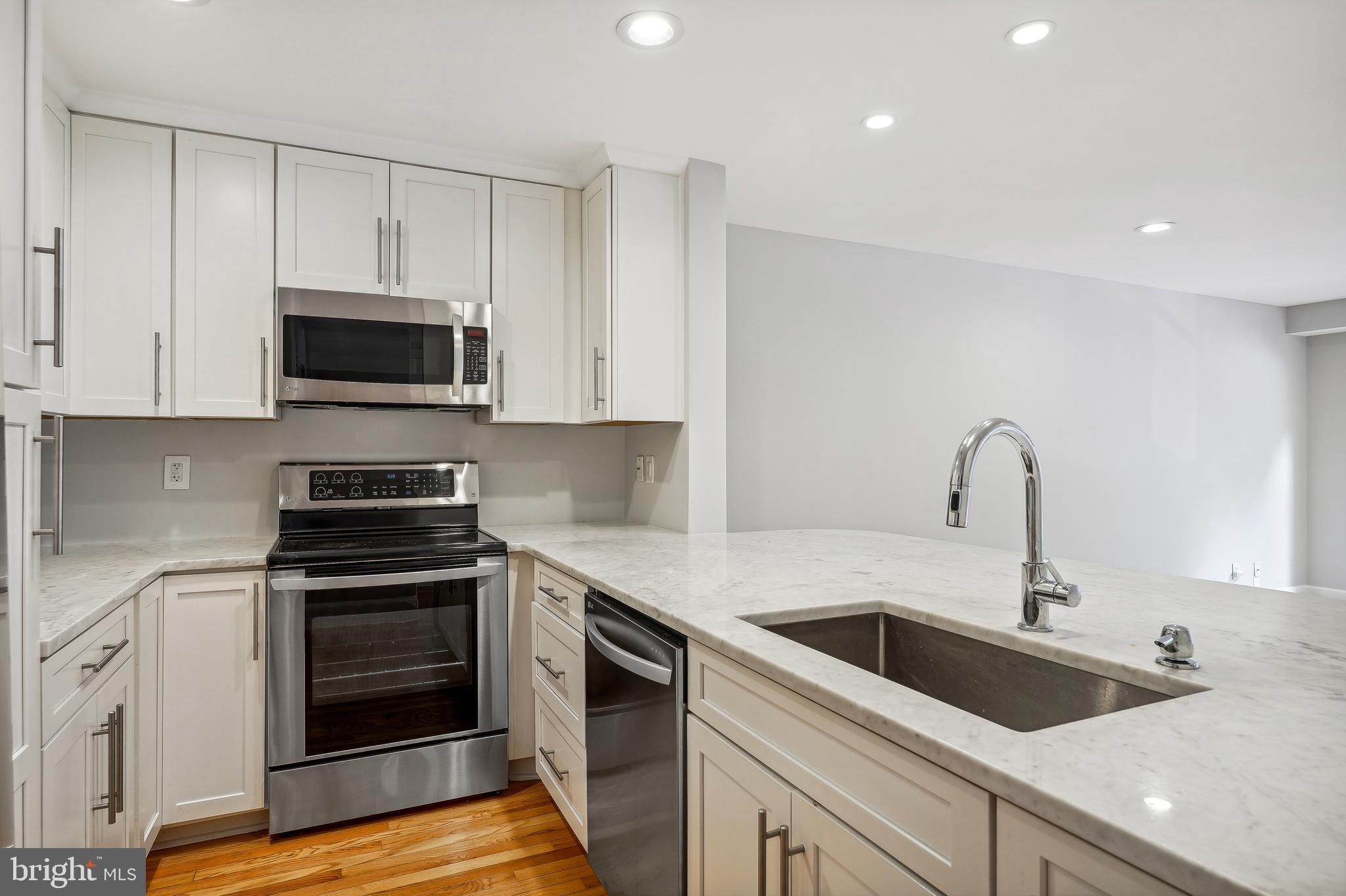 110 Cameron Street, Unit CS103 Alexandria, VA 22314 - Photo 8 of 16 Kitchen: stainless steel appliances