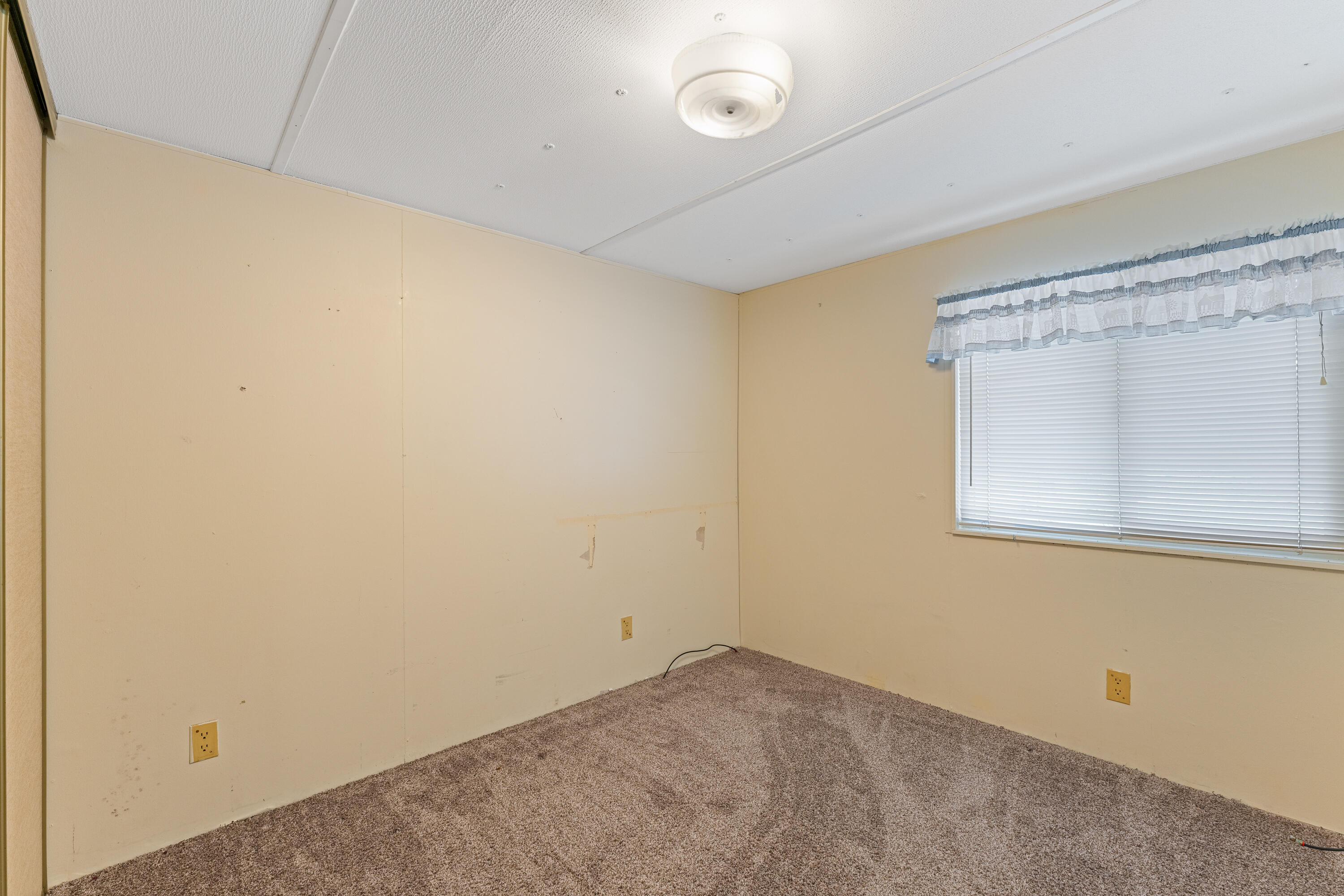 1241 Dowell Road, Unit 64 Grants Pass, OR 97527 - Photo 10 of 15 INT (4 of 10)