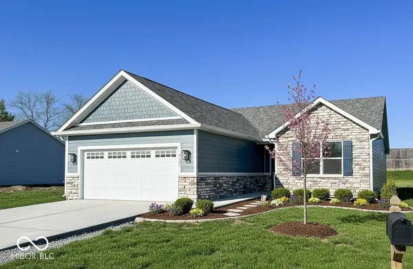 $352,900 | 6621-12 Oaks Drive, Anderson, IN 46013