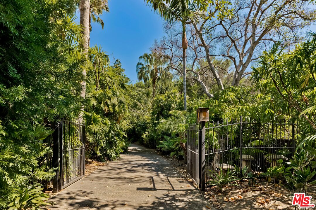 1385 El Mirador Drive Pasadena, CA 91103 - Photo 2 of 50