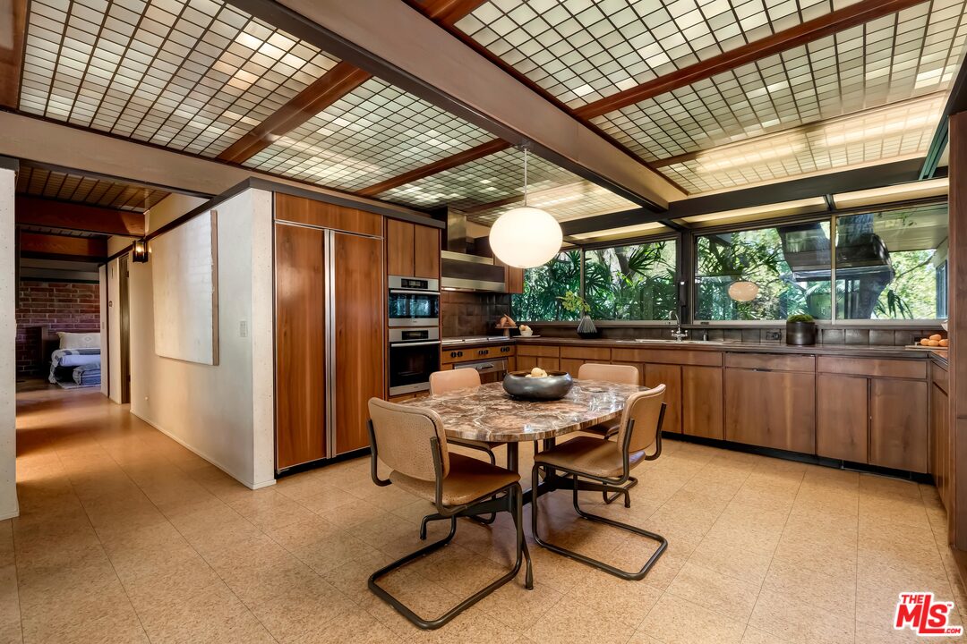 1385 El Mirador Drive Pasadena, CA 91103 - Photo 13 of 50