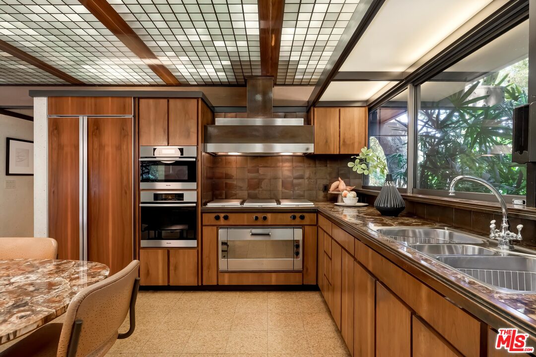 1385 El Mirador Drive Pasadena, CA 91103 - Photo 14 of 50