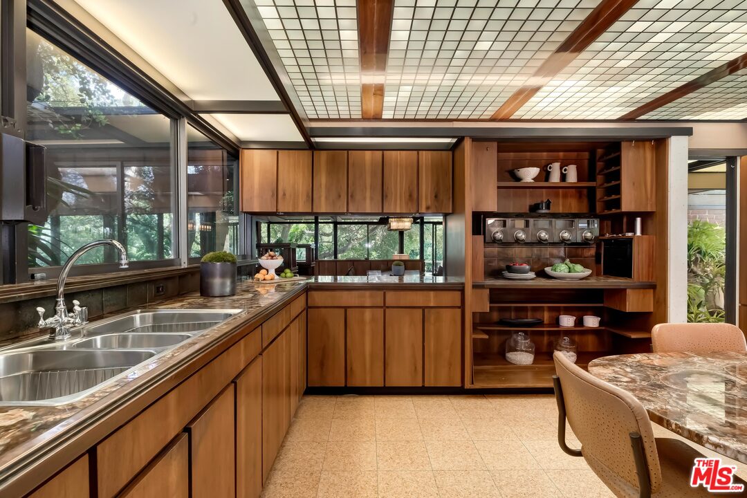 1385 El Mirador Drive Pasadena, CA 91103 - Photo 15 of 50