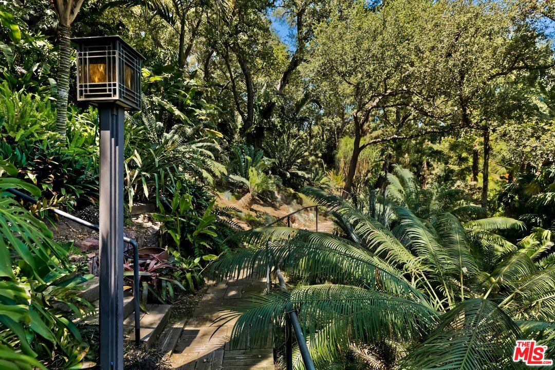 1385 El Mirador Drive Pasadena, CA 91103 - Photo 32 of 50