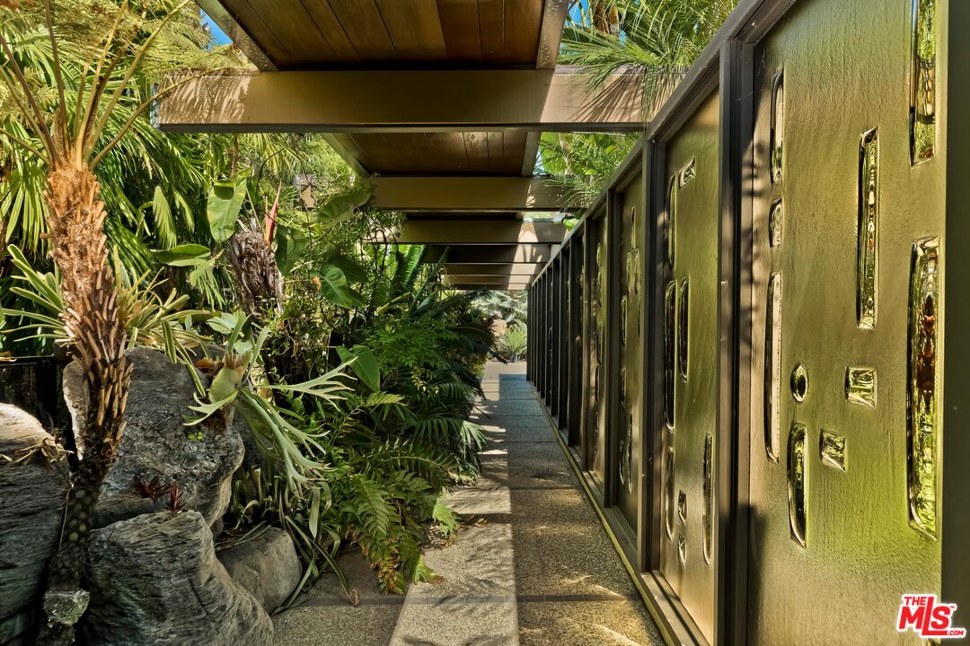 1385 El Mirador Drive Pasadena, CA 91103 - Photo 5 of 50