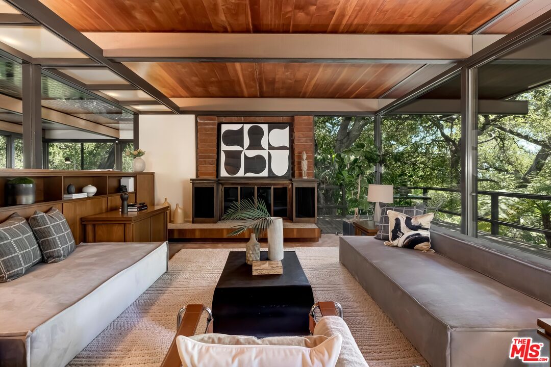 1385 El Mirador Drive Pasadena, CA 91103 - Photo 7 of 50