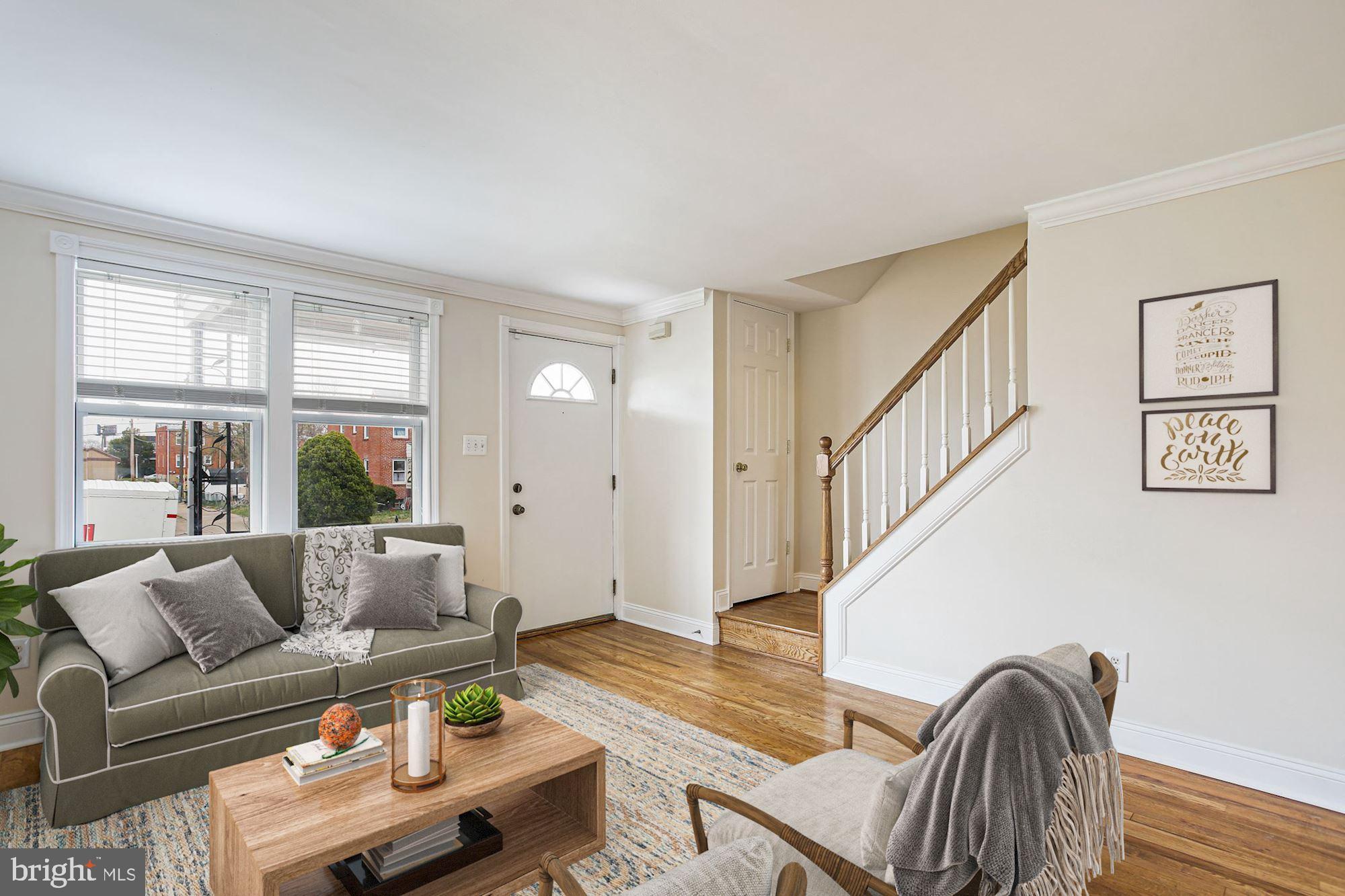 3636 Clarenell Road Baltimore, MD 21229 - Photo 2 of 31 Living Room