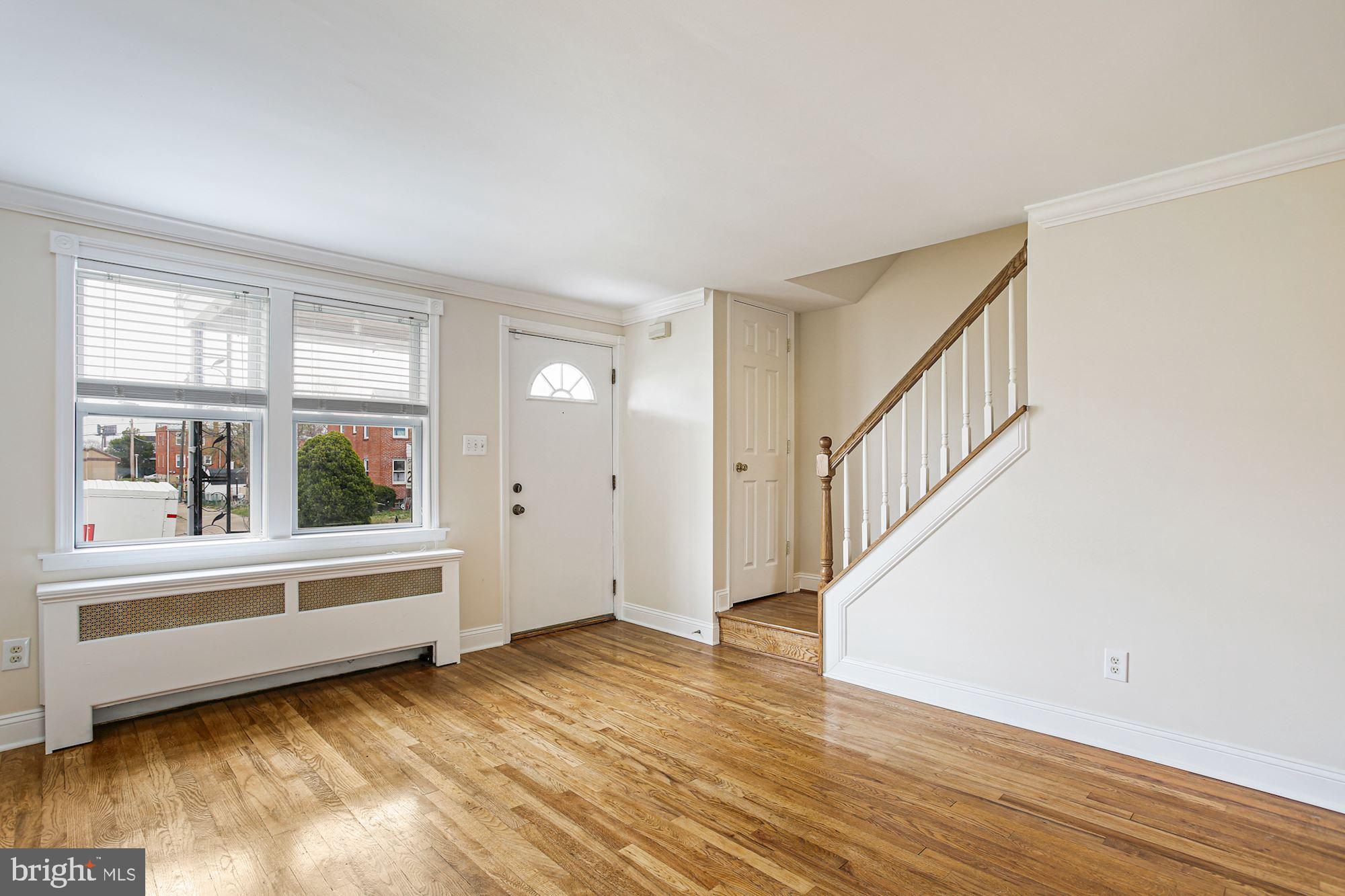 3636 Clarenell Road Baltimore, MD 21229 - Photo 3 of 31 Living Room