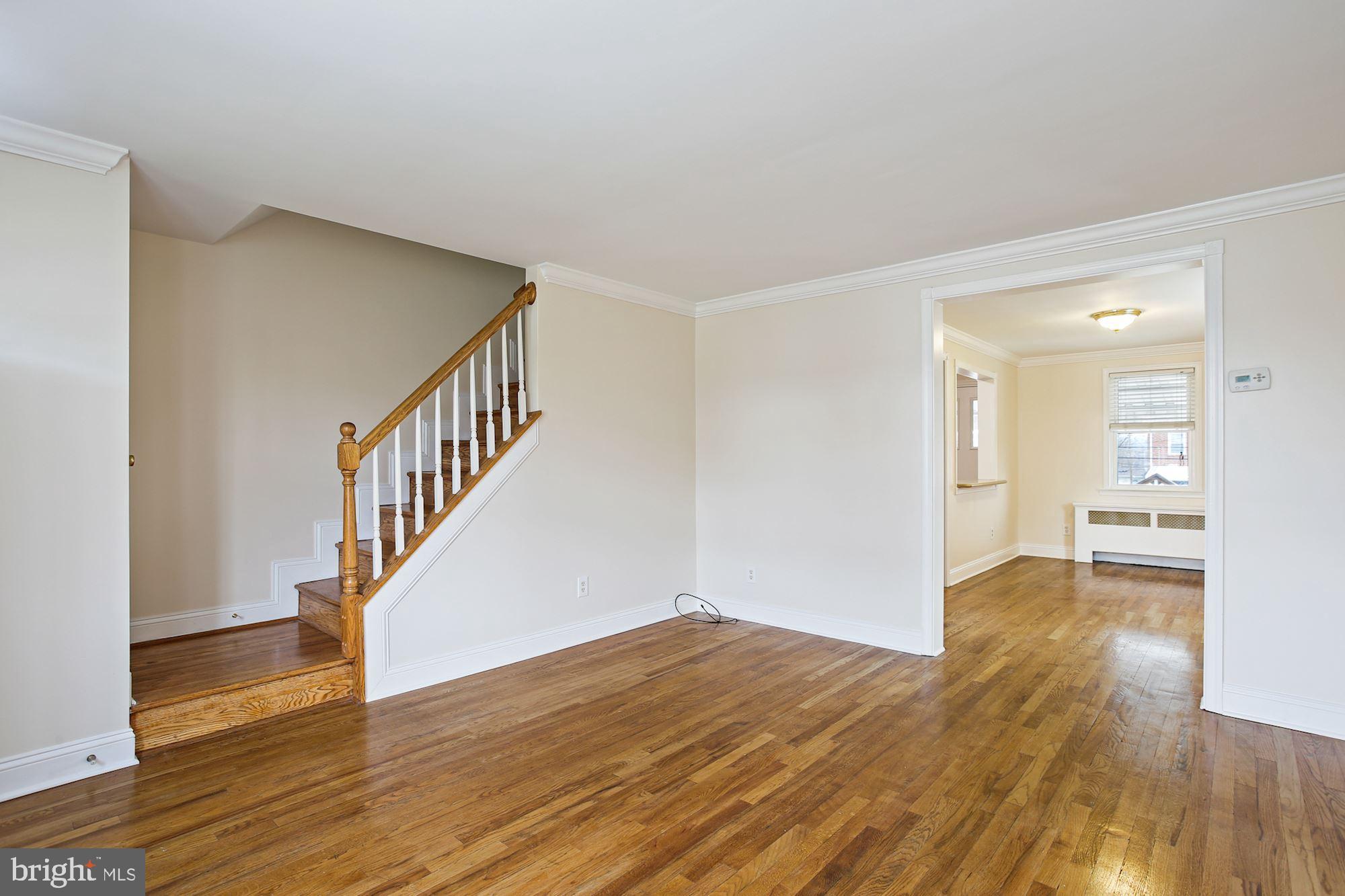 3636 Clarenell Road Baltimore, MD 21229 - Photo 4 of 31 Living Room