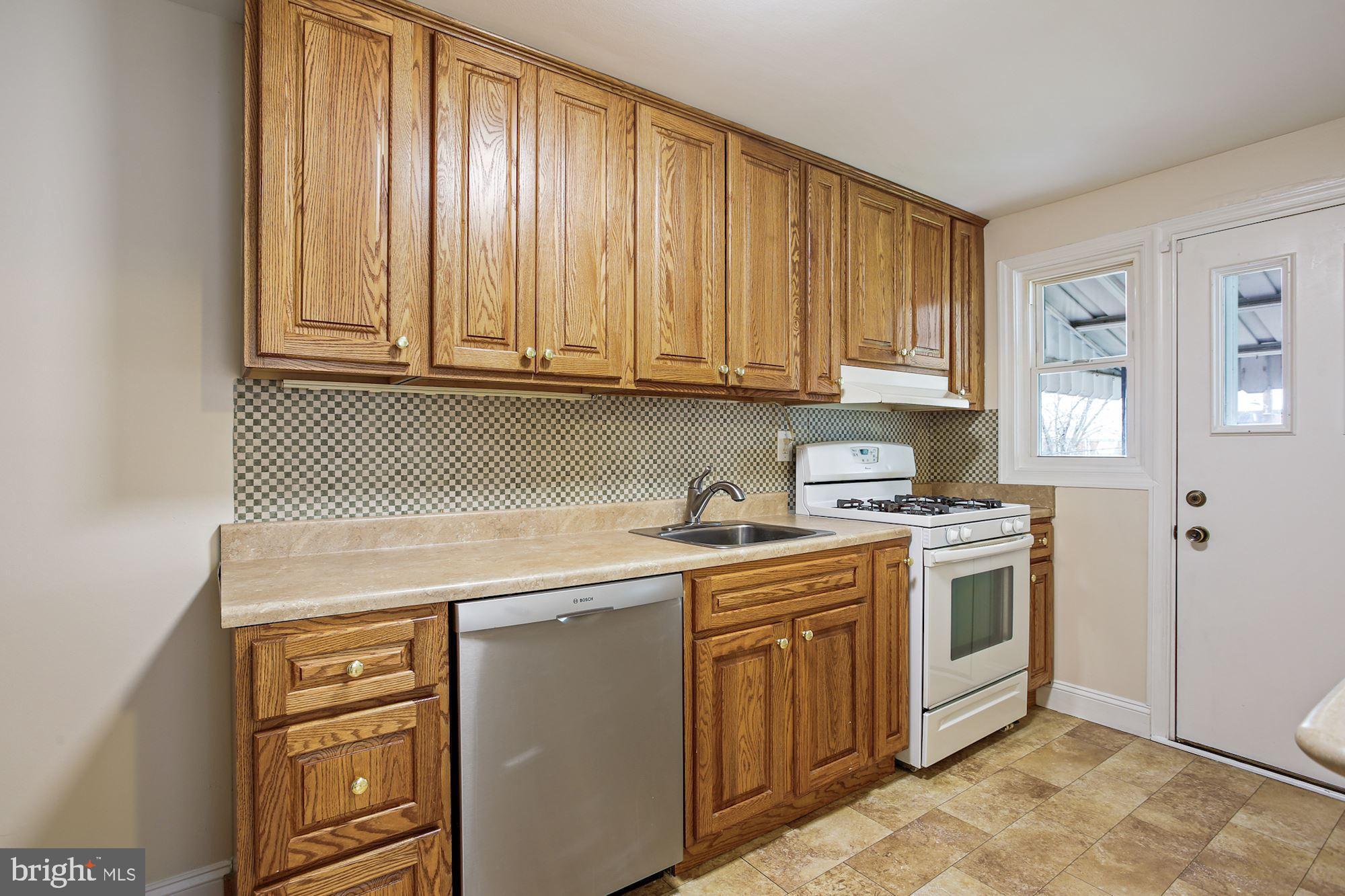 3636 Clarenell Road Baltimore, MD 21229 - Photo 10 of 31 Kitchen