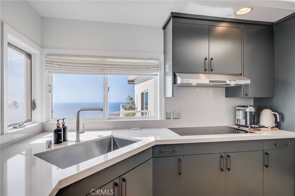 979 Capistrano Avenue Laguna Beach, CA 92651 - Photo 4 of 24