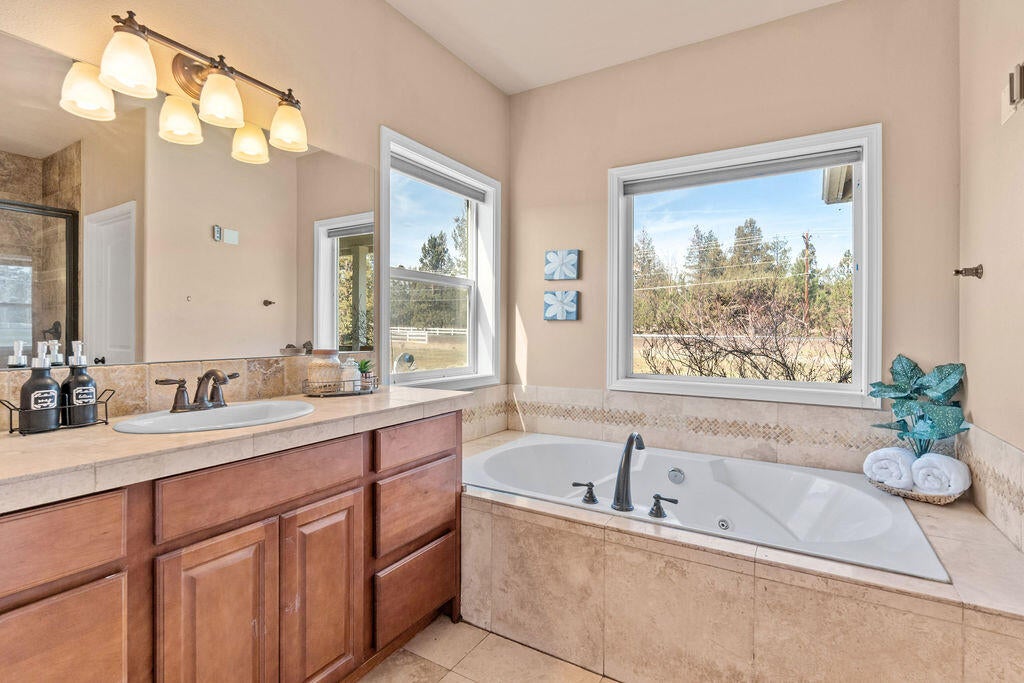 67350 Gist Road Bend, OR 97703 - Photo 13 of 61 RileyVisualsa-21