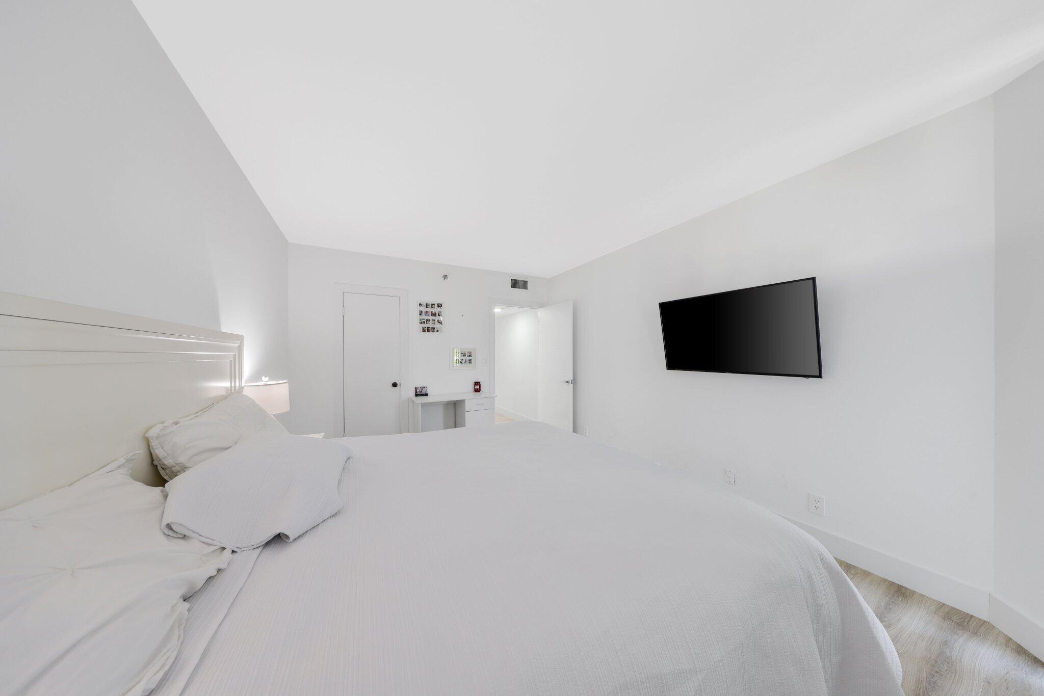 1401 South Ocean Boulevard, Unit 407 Boca Raton, FL 33432 - Photo 22 of 57 1401 S OCEAN BLVD APT 407 - 38.jpg-SMALL