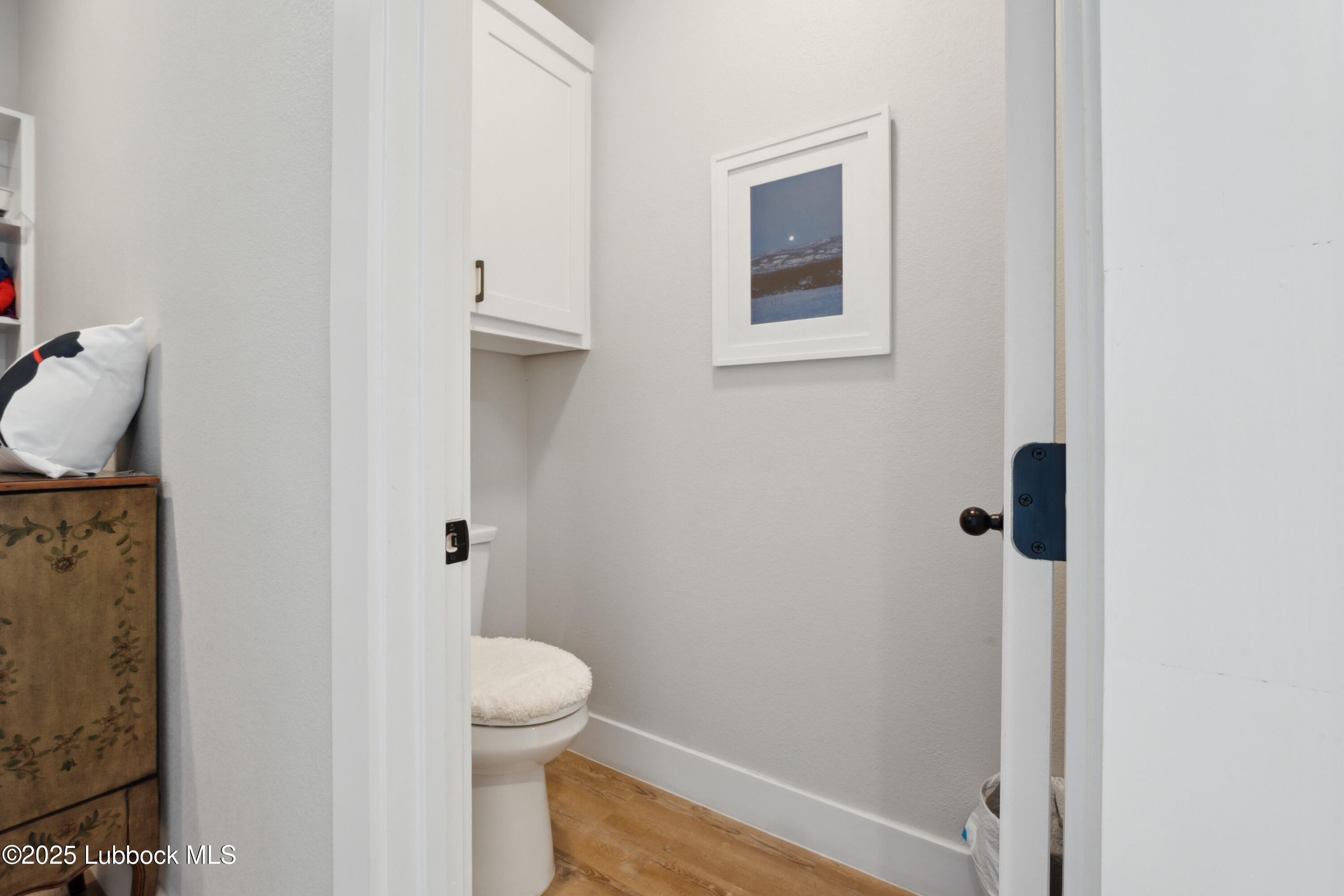 2915 137th Street Lubbock, TX 79423 - Photo 31 of 40 a bathroom with a toilet