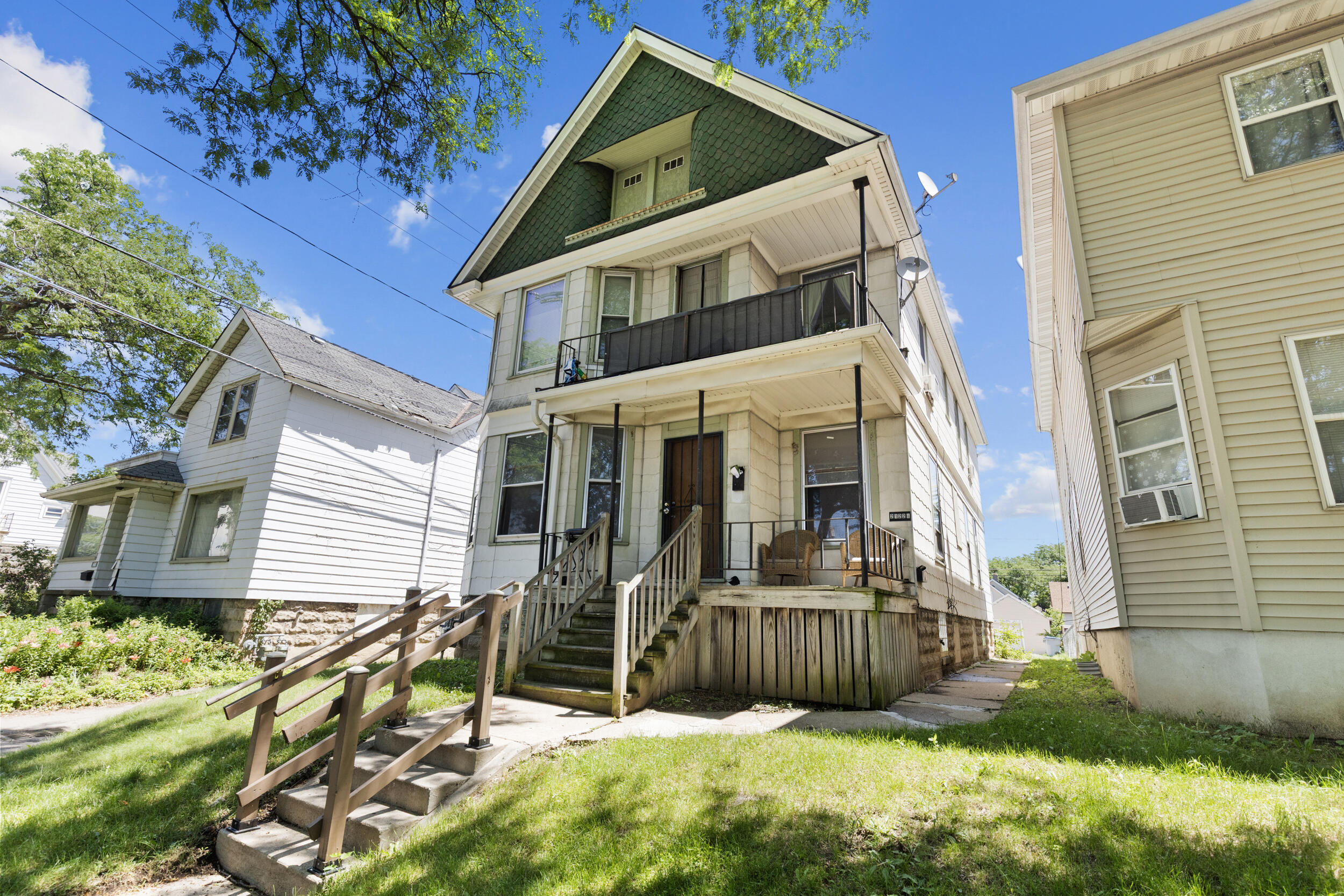 2122 South 26th Street, Unit 2122A Milwaukee, WI 53215 - Photo 1 of 26 Great Sitting Porches