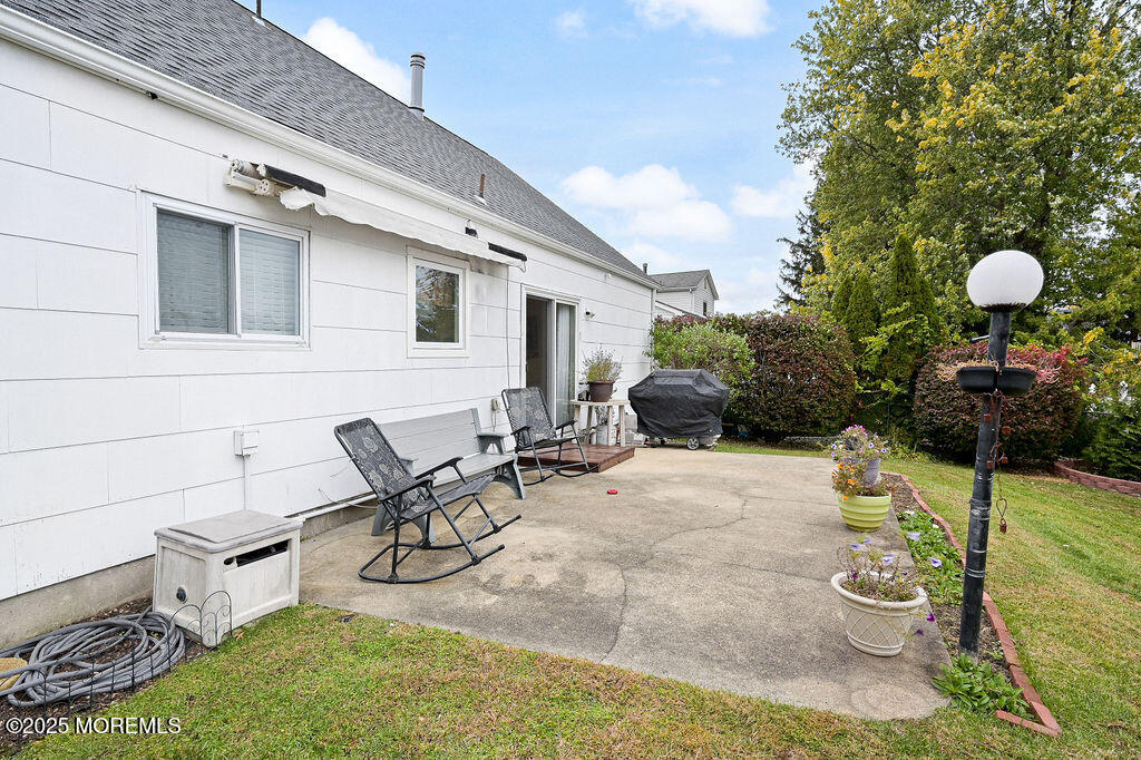 9 Tralee Road Hazlet, NJ 07730 - Photo 40 of 40 a backyard of a house with table and chairs